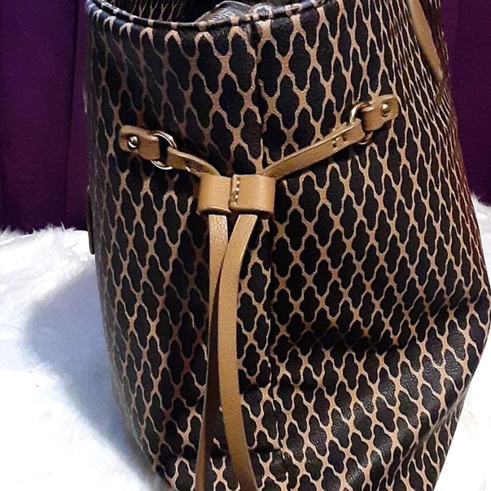 Geometric Print Electronics Bag - image 4